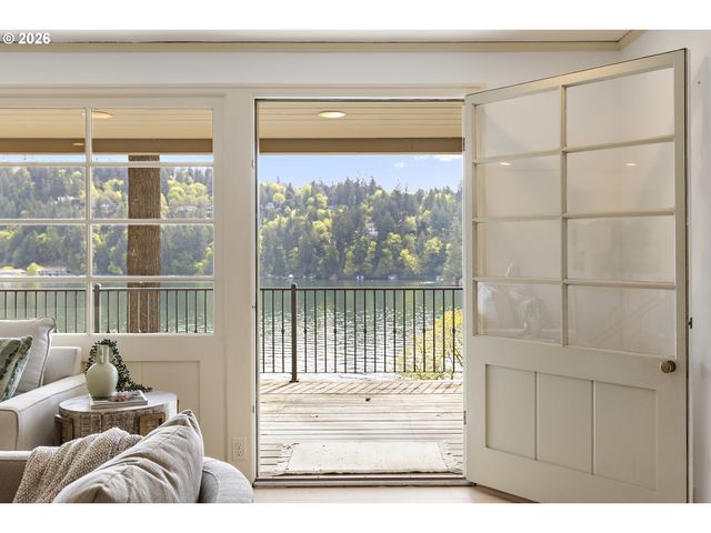 2430 SUMMIT Ct, Lake Oswego, OR 97034