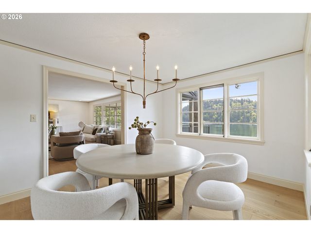 2430 SUMMIT Ct, Lake Oswego, OR 97034