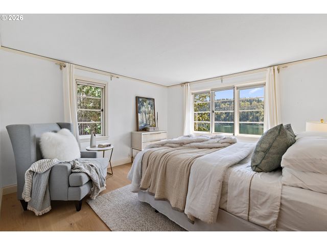 2430 SUMMIT Ct, Lake Oswego, OR 97034