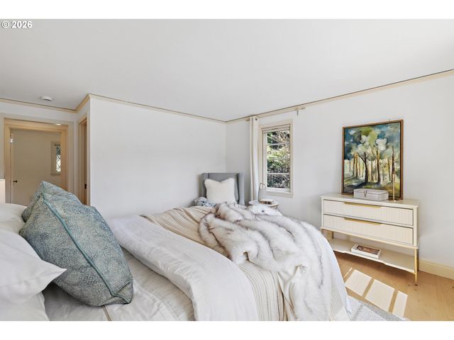 2430 SUMMIT Ct, Lake Oswego, OR 97034