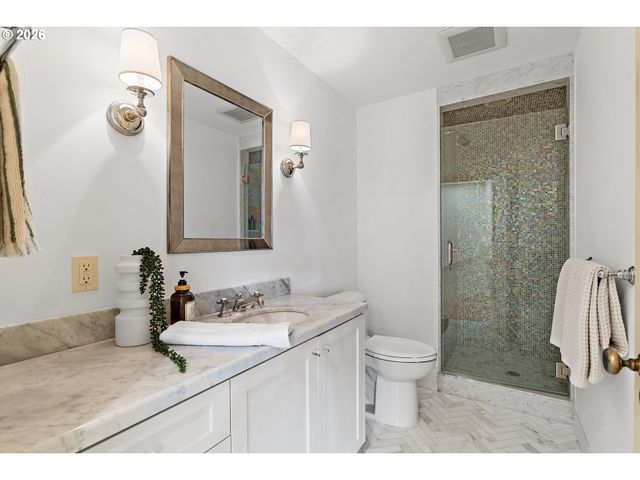 2430 SUMMIT Ct, Lake Oswego, OR 97034