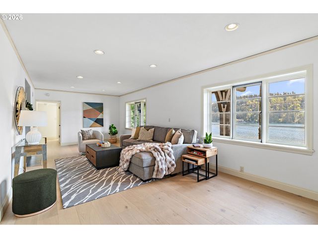 2430 SUMMIT Ct, Lake Oswego, OR 97034