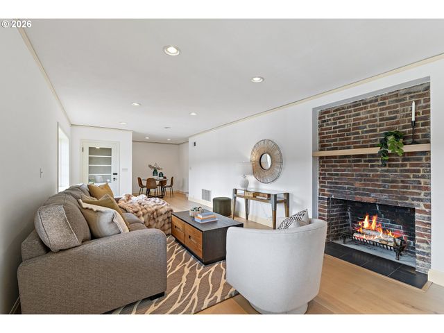 2430 SUMMIT Ct, Lake Oswego, OR 97034