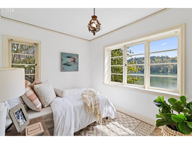 2430 SUMMIT Ct, Lake Oswego, OR 97034