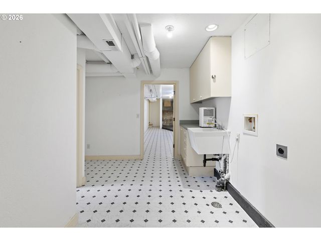 2430 SUMMIT Ct, Lake Oswego, OR 97034
