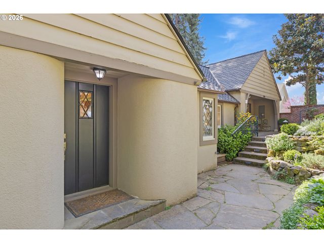 2430 SUMMIT Ct, Lake Oswego, OR 97034