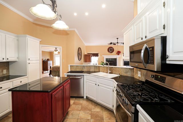 3322 QUAIL LN, Benton, AR 72019
