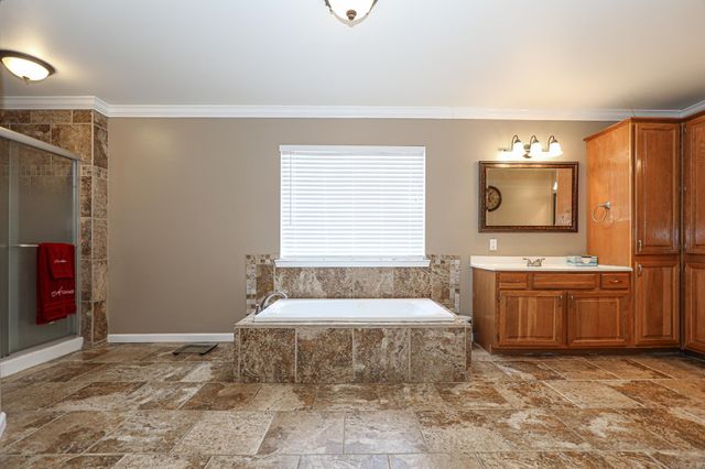 3322 QUAIL LN, Benton, AR 72019