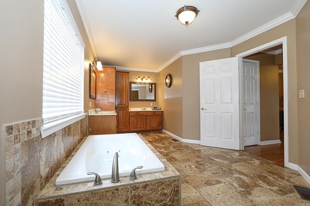 3322 QUAIL LN, Benton, AR 72019