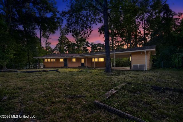 511 Pinecrest Circle, Jackson, MS 39204