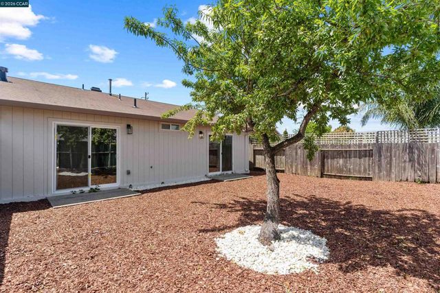 1207 Trenton Blvd, San Pablo, CA 94806