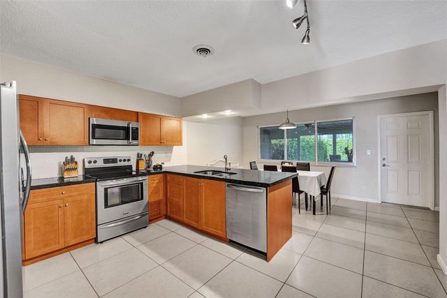 1623-1625 NE 45th Street, Oakland Park, FL 33334