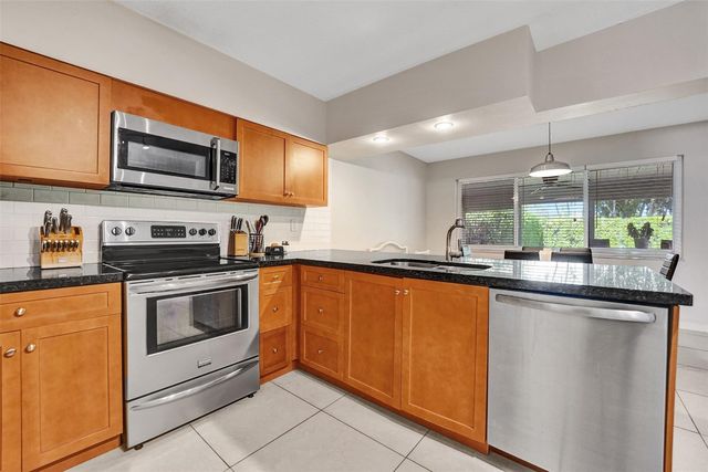 1623-1625 NE 45th Street, Oakland Park, FL 33334