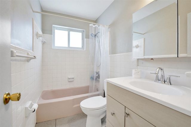 1623-1625 NE 45th Street, Oakland Park, FL 33334