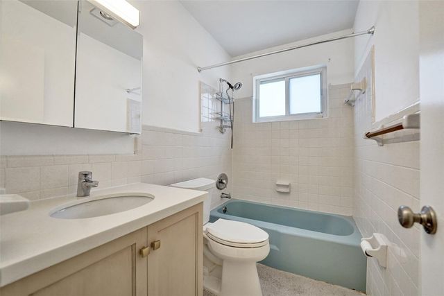 1623-1625 NE 45th Street, Oakland Park, FL 33334