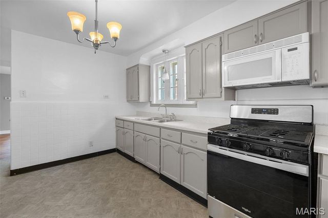 6012 North Pointe Boulevard, St Louis, MO 63147