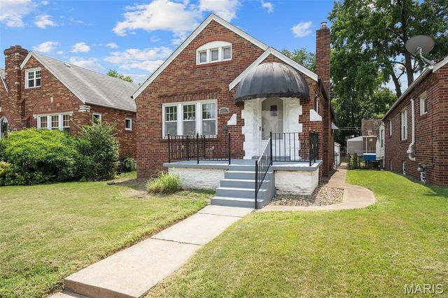 6012 North Pointe Boulevard, St Louis, MO 63147
