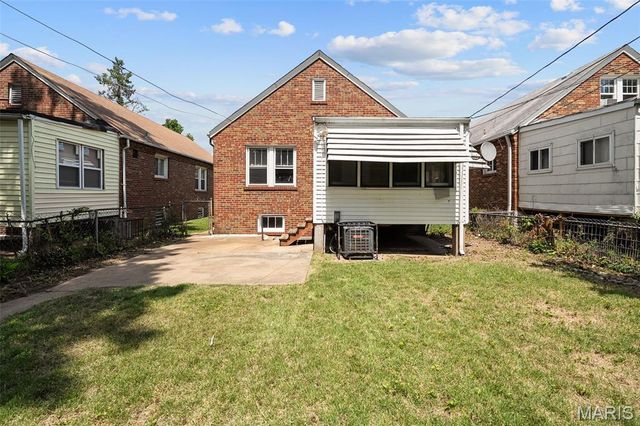 6012 North Pointe Boulevard, St Louis, MO 63147