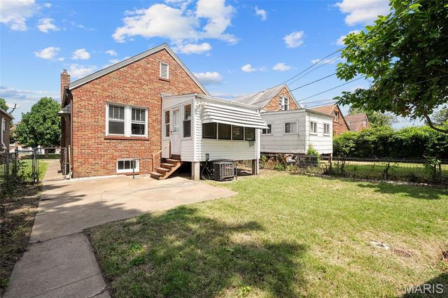 6012 North Pointe Boulevard, St Louis, MO 63147