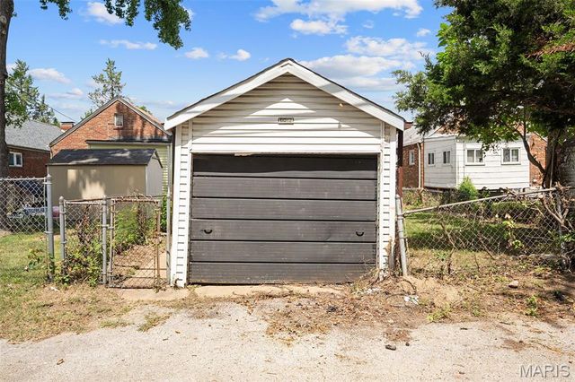 6012 North Pointe Boulevard, St Louis, MO 63147