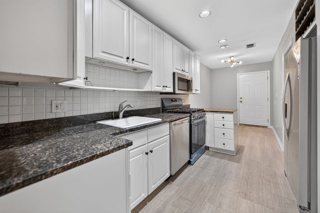 1629 N Clybourn Avenue G, Chicago, IL 60614