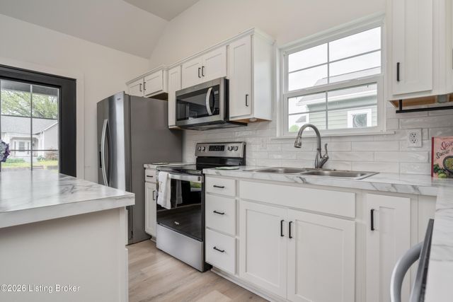 1032 S Virginia Ave, Clarksville, IN 47129