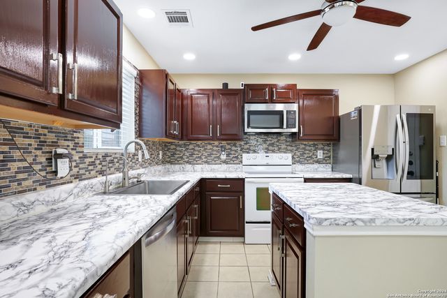 6026 CAMPSTOOL RD, San Antonio, TX 78239