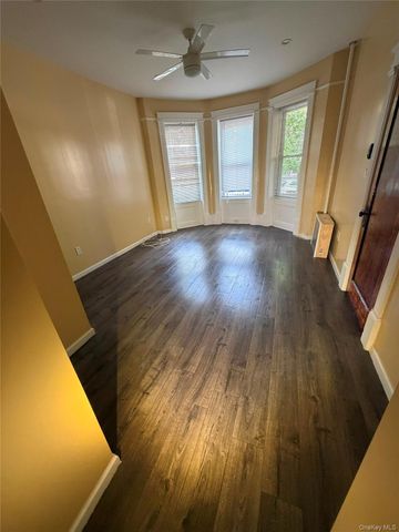 27 Stephens Court 1F, Brooklyn, NY 11226