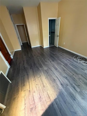 27 Stephens Court 1F, Brooklyn, NY 11226