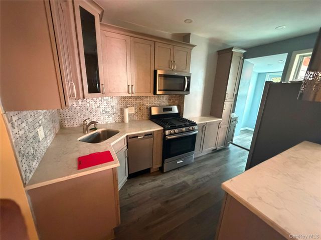 27 Stephens Court 1F, Brooklyn, NY 11226