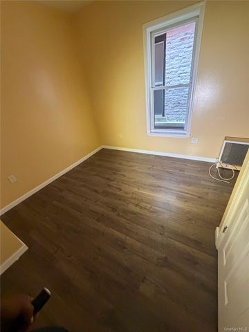 27 Stephens Court 1F, Brooklyn, NY 11226
