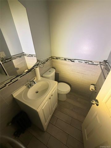 27 Stephens Court 1F, Brooklyn, NY 11226