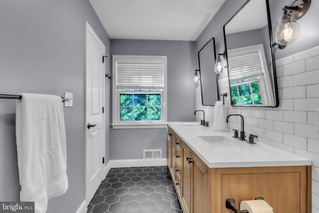8710 YARMOUTH CT, Potomac, MD 20854