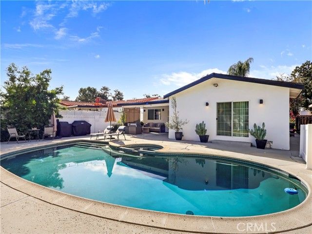 6900 Katherine Avenue, Van Nuys (los Angeles), CA 91405