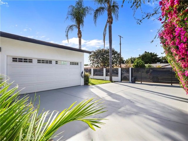 6900 Katherine Avenue, Van Nuys (los Angeles), CA 91405