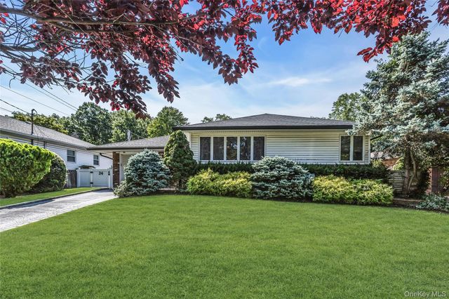 24 Lewis Lane, Port Washington, NY 11050
