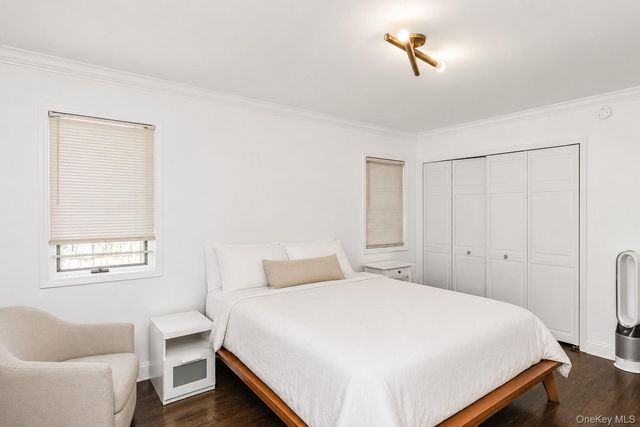 24 Lewis Lane, Port Washington, NY 11050