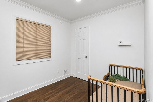 24 Lewis Lane, Port Washington, NY 11050