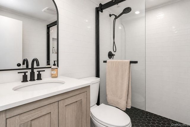 24 Lewis Lane, Port Washington, NY 11050