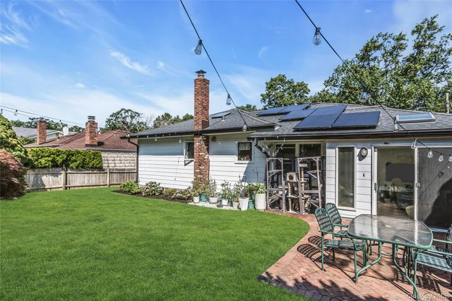24 Lewis Lane, Port Washington, NY 11050
