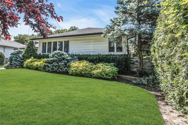 24 Lewis Lane, Port Washington, NY 11050
