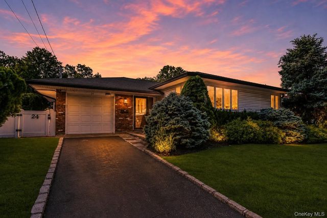 24 Lewis Lane, Port Washington, NY 11050