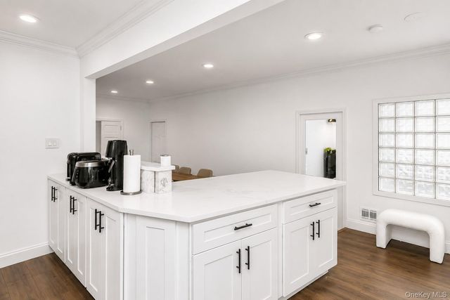 24 Lewis Lane, Port Washington, NY 11050