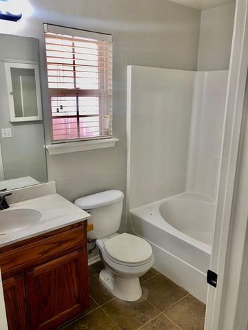 233 Spring Creek Road, Oklahoma City, OK 73117