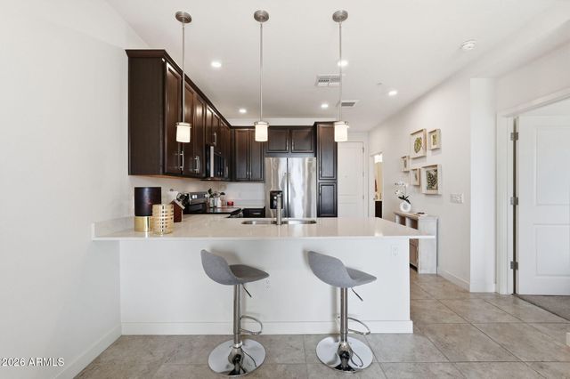 2511 W QUEEN CREEK Road 201, Chandler, AZ 85248