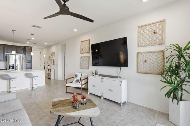 2511 W QUEEN CREEK Road 201, Chandler, AZ 85248