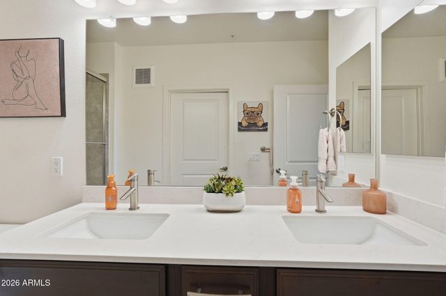 2511 W QUEEN CREEK Road 201, Chandler, AZ 85248