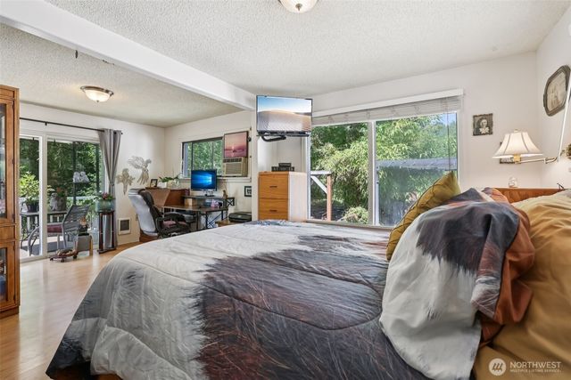 17209 W Riverside Drive, Bothell, WA 98011