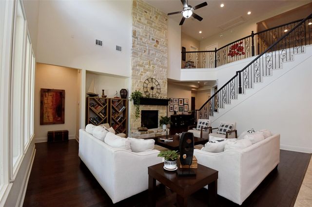 5615 Caspian Falls Lane, Fulshear, TX 77441