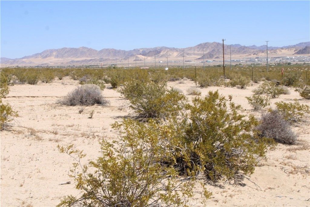 Image 16 of property listing at 5 AC Morongo Road, 29 Palms, CA 92277